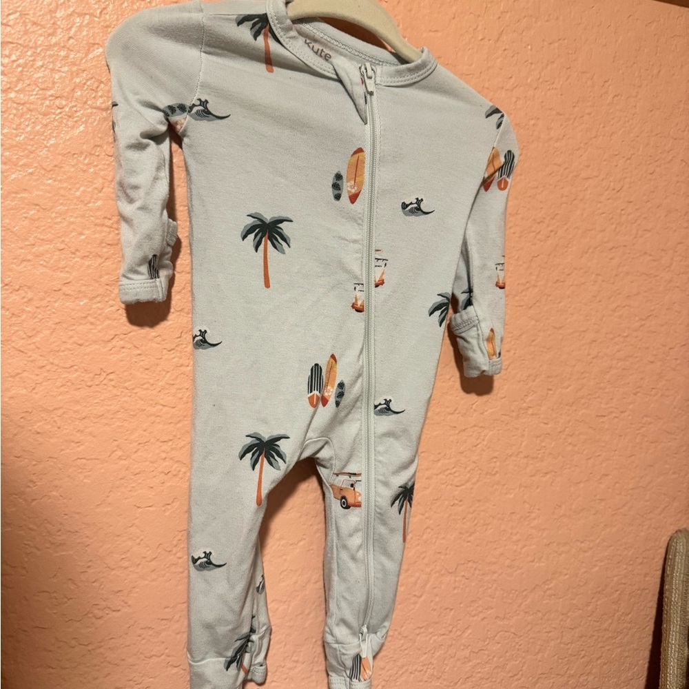 Kyte BABY Dew Surf zippered romper size newborn